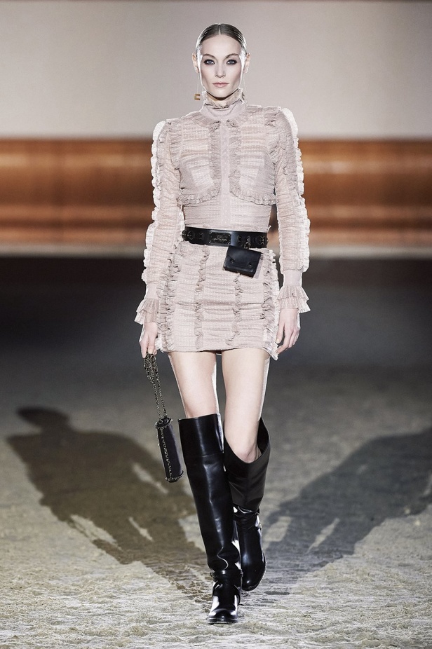 عرض ازياء مجموعة Elisabetta Franchi لخريف وشتاء 2021 من اسبوع الموضة في ميلانو