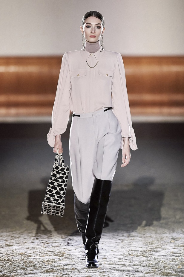 عرض ازياء مجموعة Elisabetta Franchi لخريف وشتاء 2021 من اسبوع الموضة في ميلانو