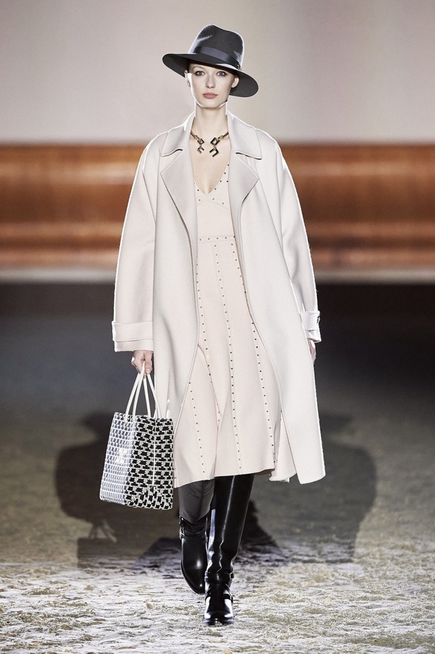 عرض ازياء مجموعة Elisabetta Franchi لخريف وشتاء 2021 من اسبوع الموضة في ميلانو