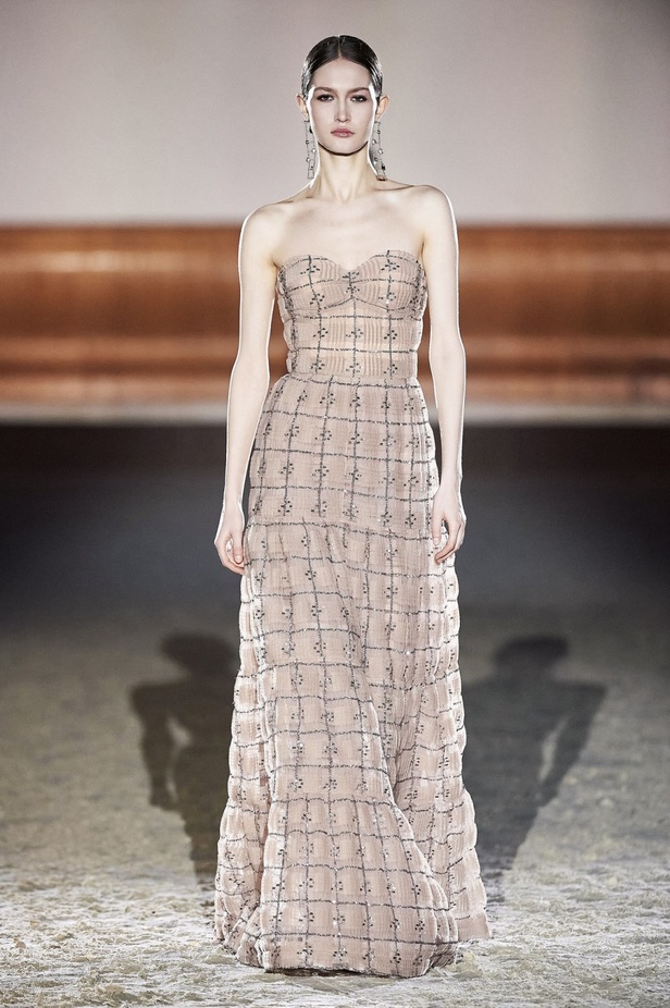 عرض ازياء مجموعة Elisabetta Franchi لخريف وشتاء 2021 من اسبوع الموضة في ميلانو