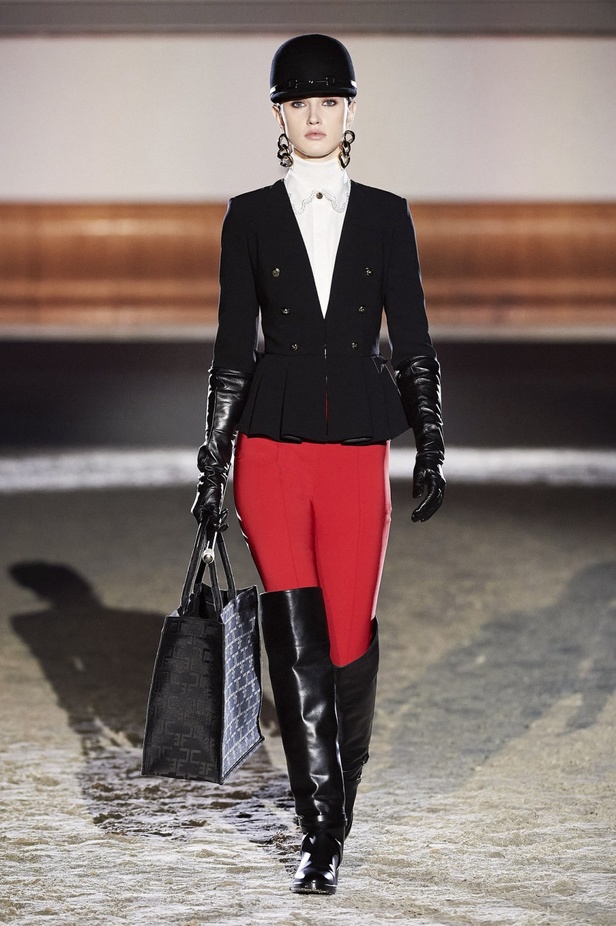 عرض ازياء مجموعة Elisabetta Franchi لخريف وشتاء 2021 من اسبوع الموضة في ميلانو