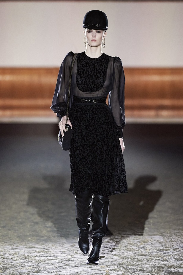 عرض ازياء مجموعة Elisabetta Franchi لخريف وشتاء 2021 من اسبوع الموضة في ميلانو