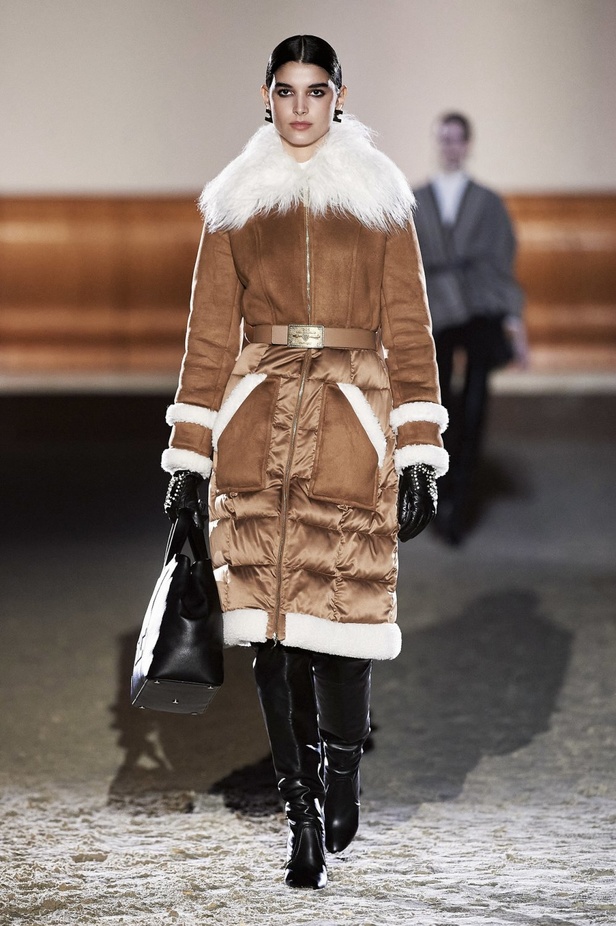 عرض ازياء مجموعة Elisabetta Franchi لخريف وشتاء 2021 من اسبوع الموضة في ميلانو