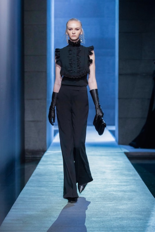 من عرض ازياء ايلي صعب لخريف وشتاء 2021