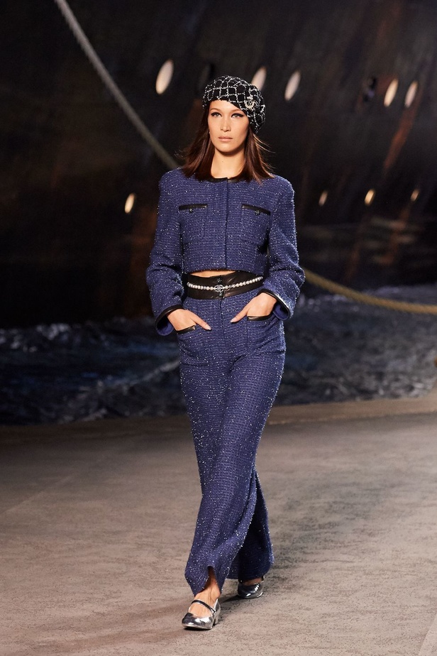 كارل لاغرفلد ينقلنا إلى علم البحارة في مجموعة شانيل كروز 2019