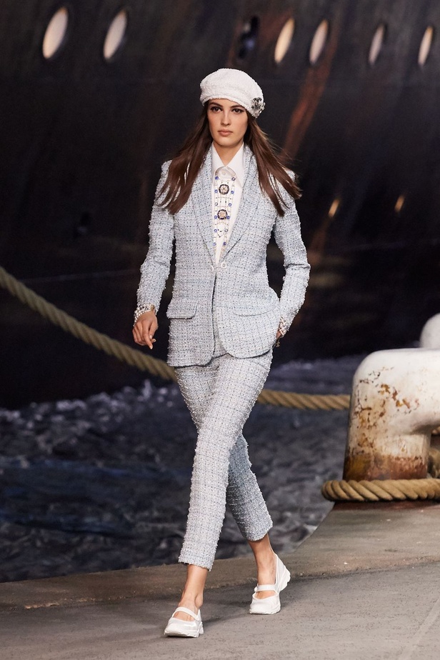 كارل لاغرفلد ينقلنا إلى علم البحارة في مجموعة شانيل كروز 2019