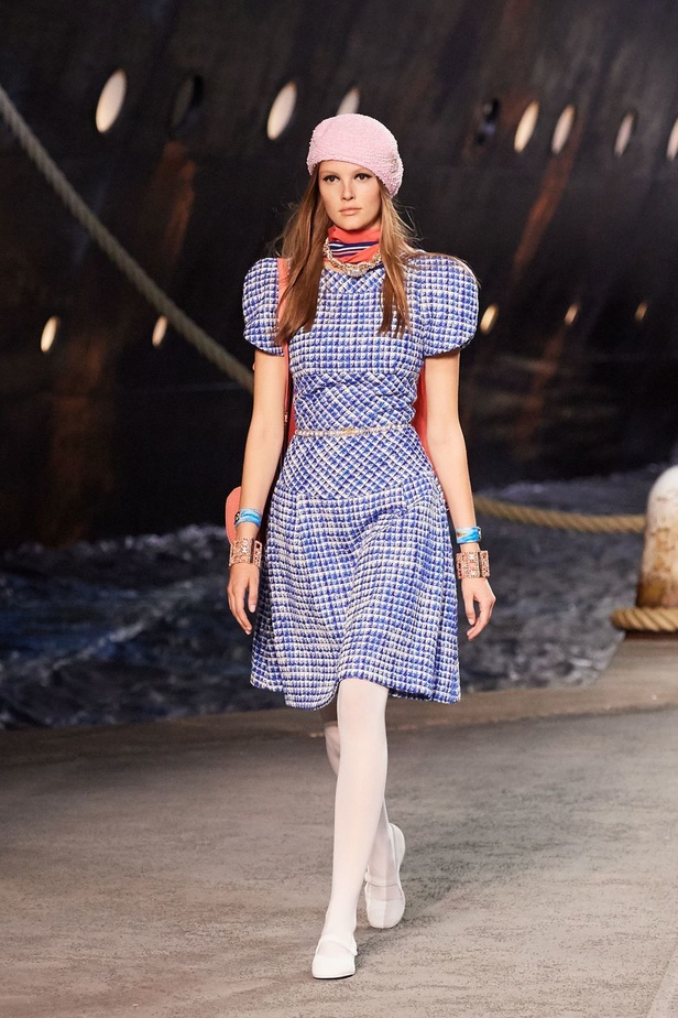 كارل لاغرفلد ينقلنا إلى علم البحارة في مجموعة شانيل كروز 2019