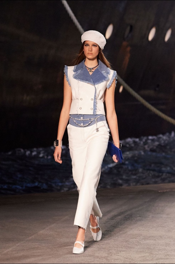 كارل لاغرفلد ينقلنا إلى علم البحارة في مجموعة شانيل كروز 2019