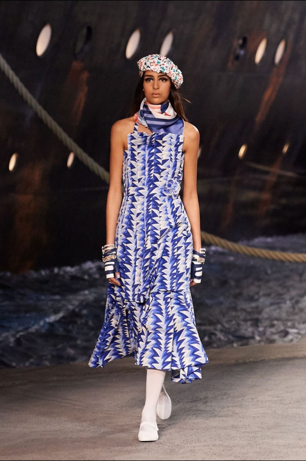 كارل لاغرفلد ينقلنا إلى علم البحارة في مجموعة شانيل كروز 2019