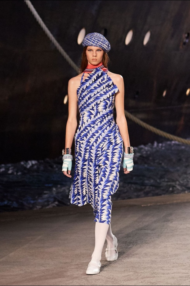 كارل لاغرفلد ينقلنا إلى علم البحارة في مجموعة شانيل كروز 2019