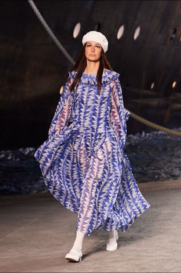 كارل لاغرفلد ينقلنا إلى علم البحارة في مجموعة شانيل كروز 2019