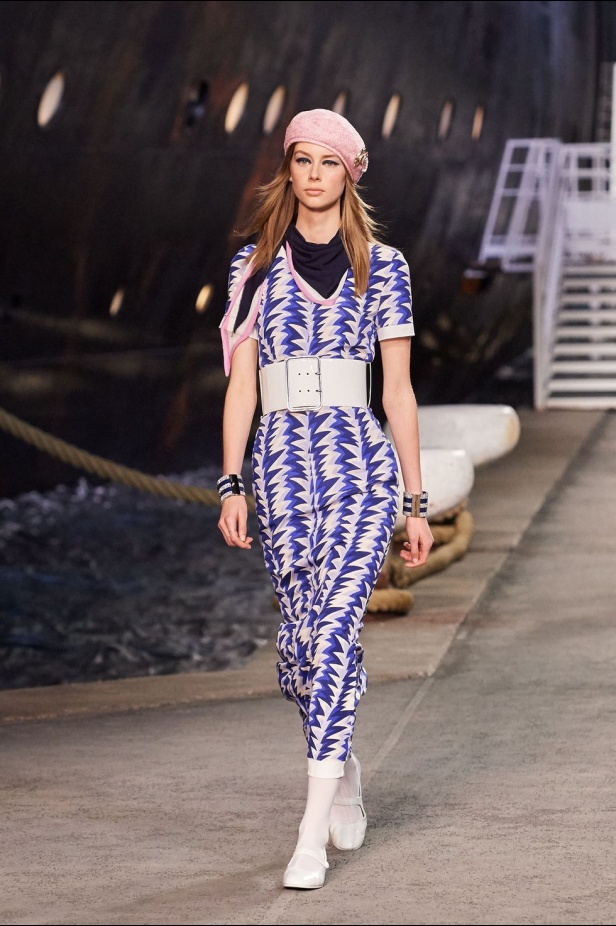 كارل لاغرفلد ينقلنا إلى علم البحارة في مجموعة شانيل كروز 2019