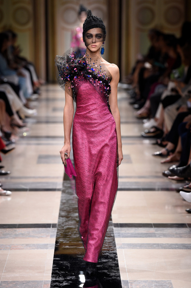 مجموعة Giorgio Armani Prive للأزياء الراقية لشتاء 2018 !