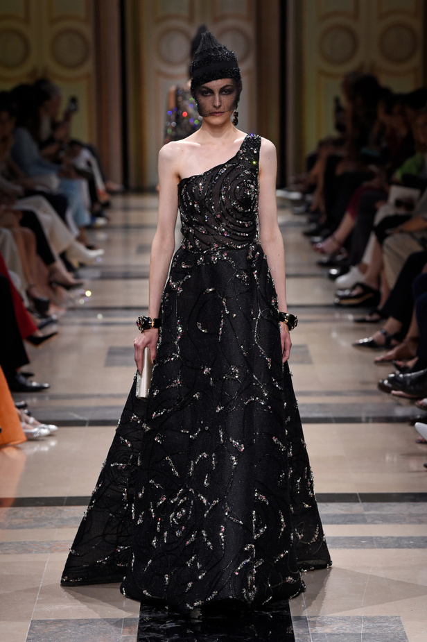 مجموعة Giorgio Armani Prive للأزياء الراقية لشتاء 2018 !