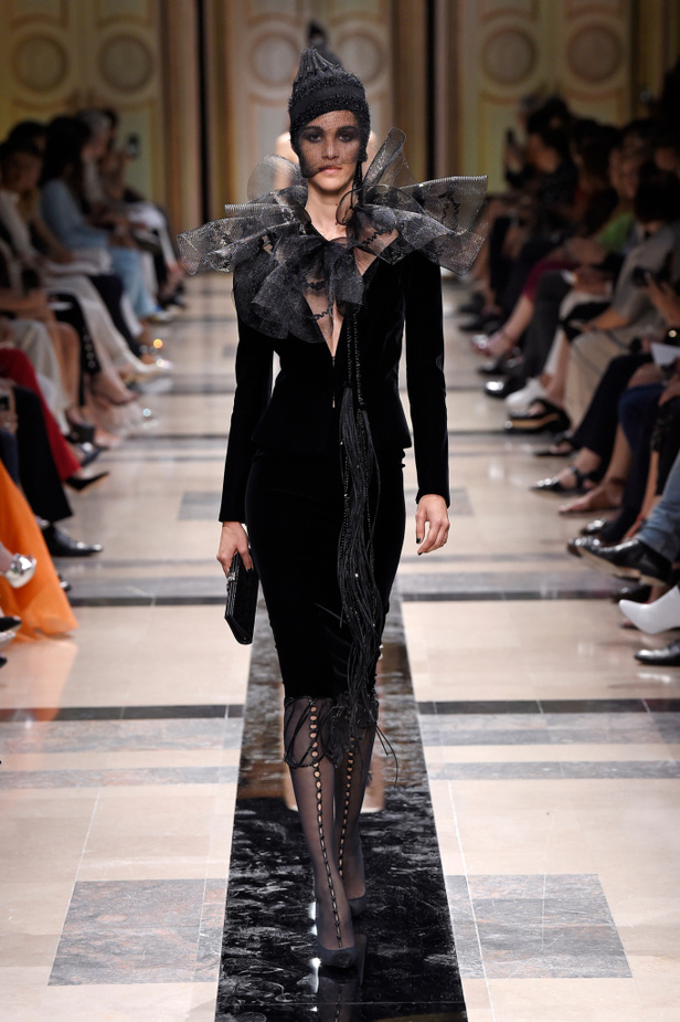 مجموعة Giorgio Armani Prive للأزياء الراقية لشتاء 2018 !