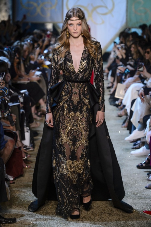 مجموعة ايلي صعب الملكية ضمن أسبوع الموضة في باريس 