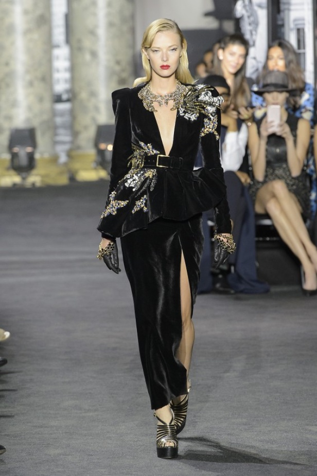 مجموعة ايلي صعب الملكية ضمن أسبوع الموضة في باريس 