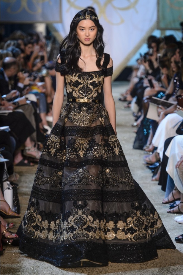 مجموعة ايلي صعب الملكية ضمن أسبوع الموضة في باريس 