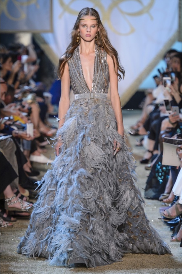 مجموعة ايلي صعب الملكية ضمن أسبوع الموضة في باريس 