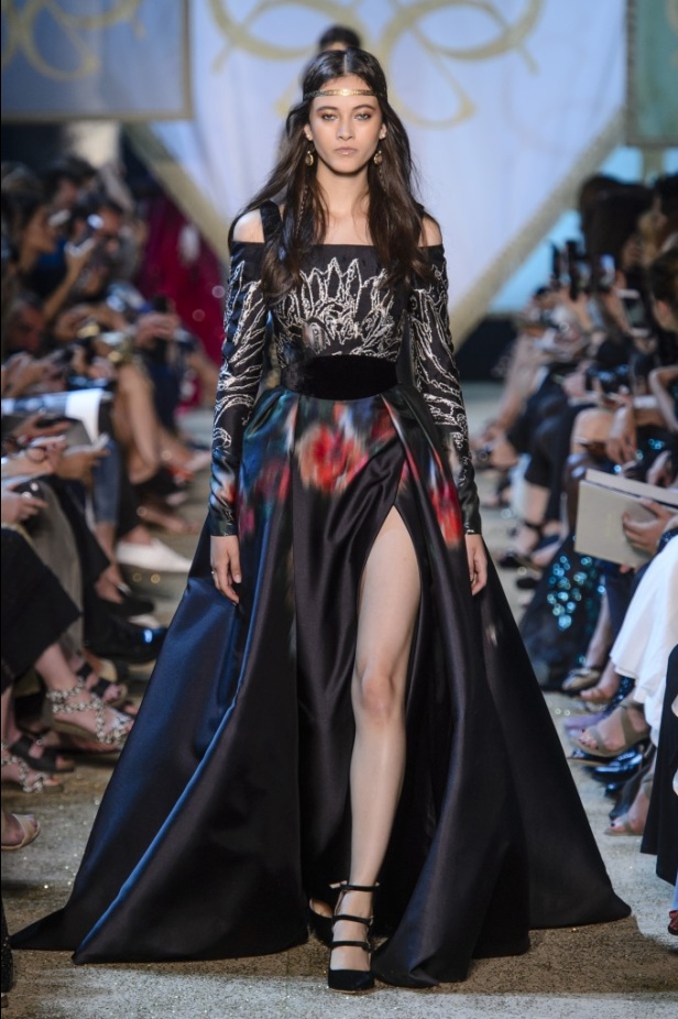 مجموعة ايلي صعب الملكية ضمن أسبوع الموضة في باريس 