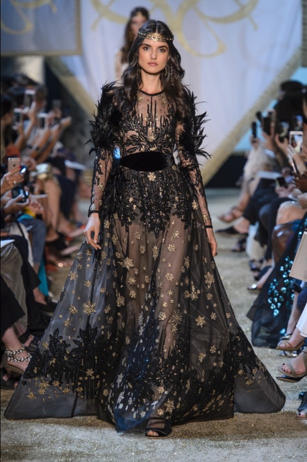 مجموعة ايلي صعب الملكية ضمن أسبوع الموضة في باريس 