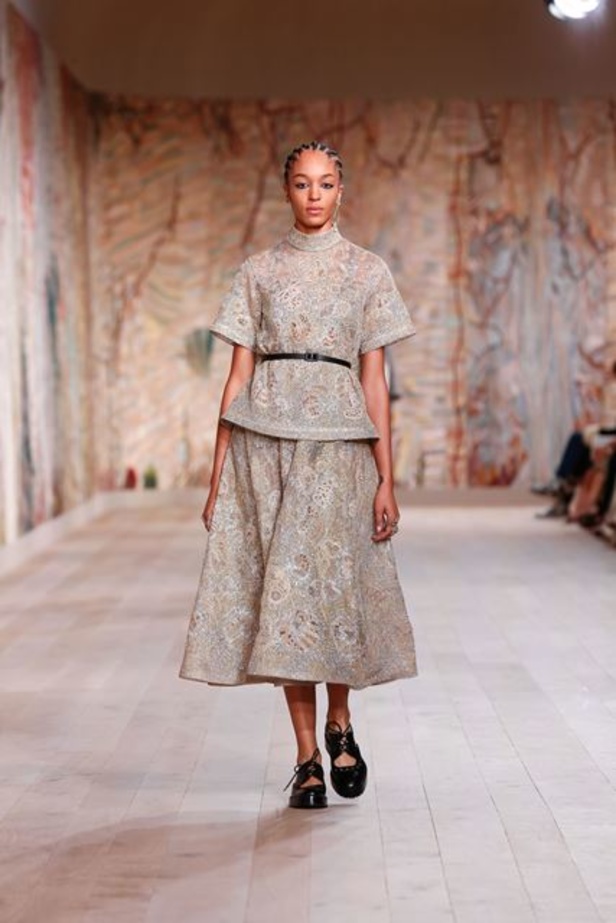 عرض أزياء ديور Dior للتصاميم الراقية لموسم خريف وشتاء 2021-2022