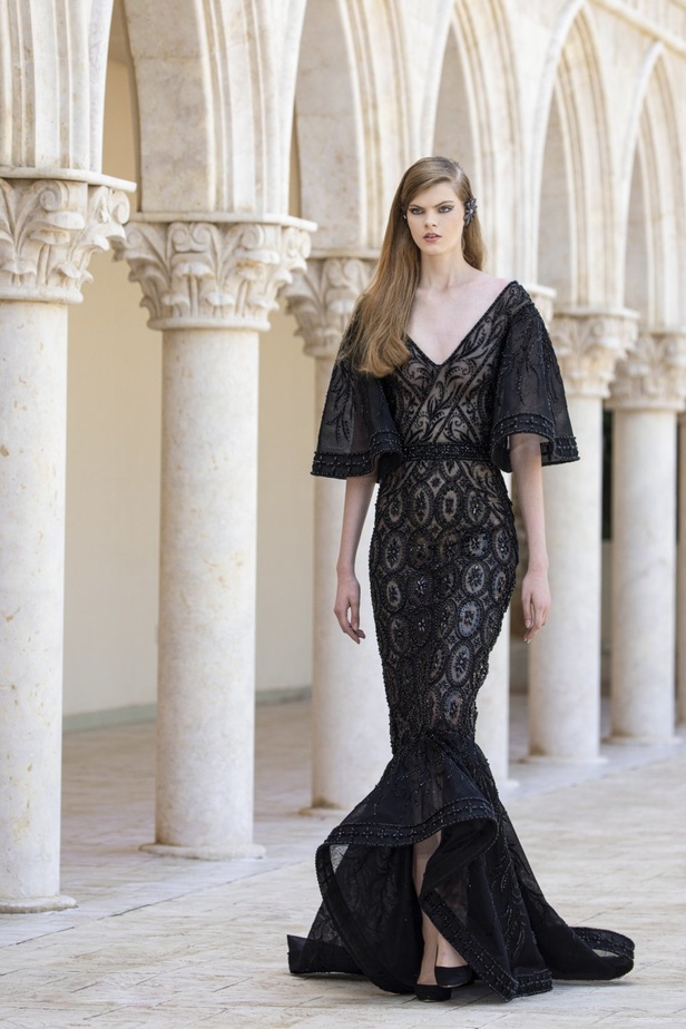 عرض أزياء مجموعة جورج حبيقة للهوت كوتور لخريف 2021 في باريس