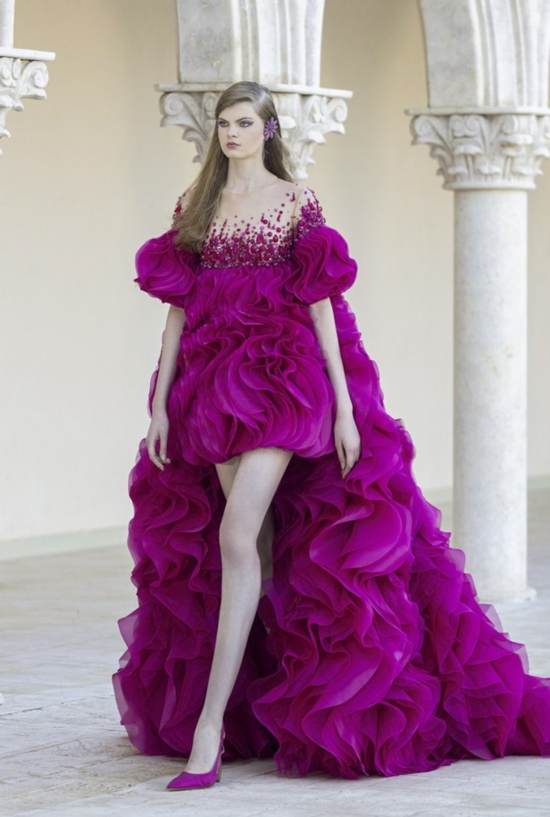 عرض أزياء مجموعة جورج حبيقة للهوت كوتور لخريف 2021 في باريس