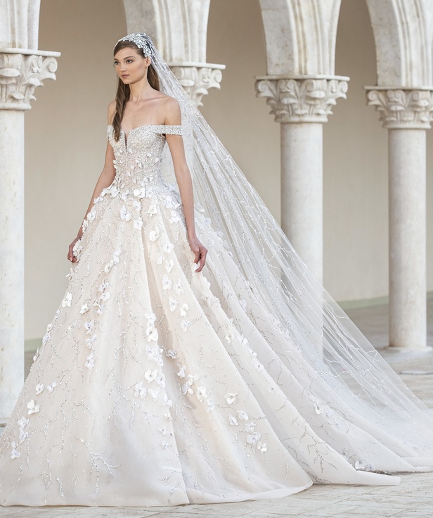 عرض أزياء مجموعة جورج حبيقة للهوت كوتور لخريف 2021 في باريس