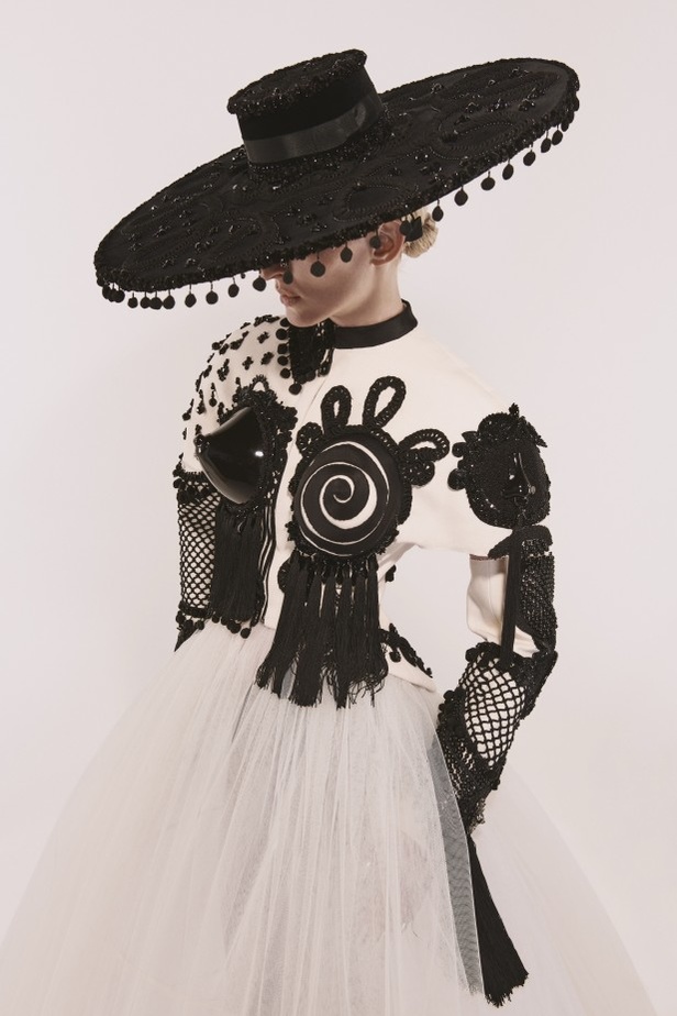 مجموعة Schiaparelli للهوت كوتور لموسم خريف وشتاء 2021-2022