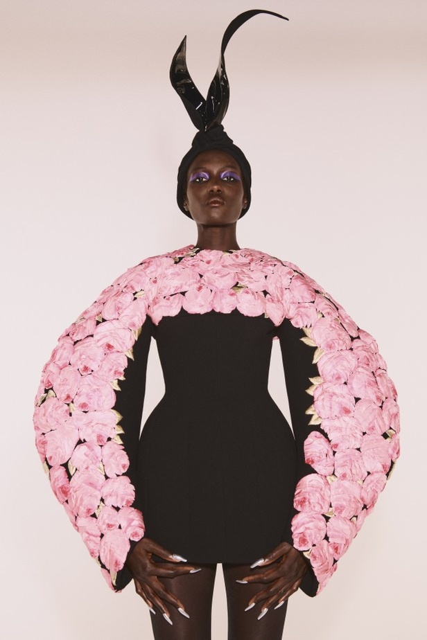 مجموعة Schiaparelli للهوت كوتور لموسم خريف وشتاء 2021-2022