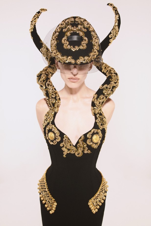 مجموعة Schiaparelli للهوت كوتور لموسم خريف وشتاء 2021-2022