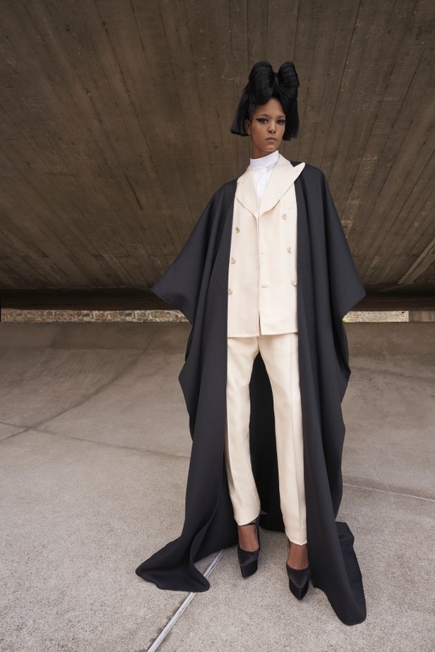 مجموعة Giambattista Valli لموسم خريف وشتاء 2021-2022 للهوت كوتور