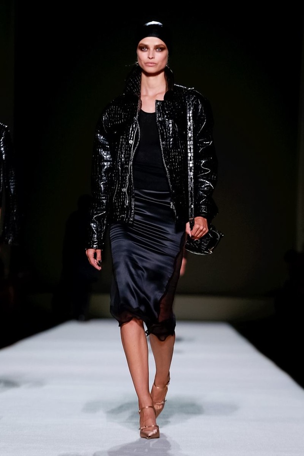 توم فورد يفتتح أسبوع الموضة النيويوركي بعرض كلاسيكي فاخر