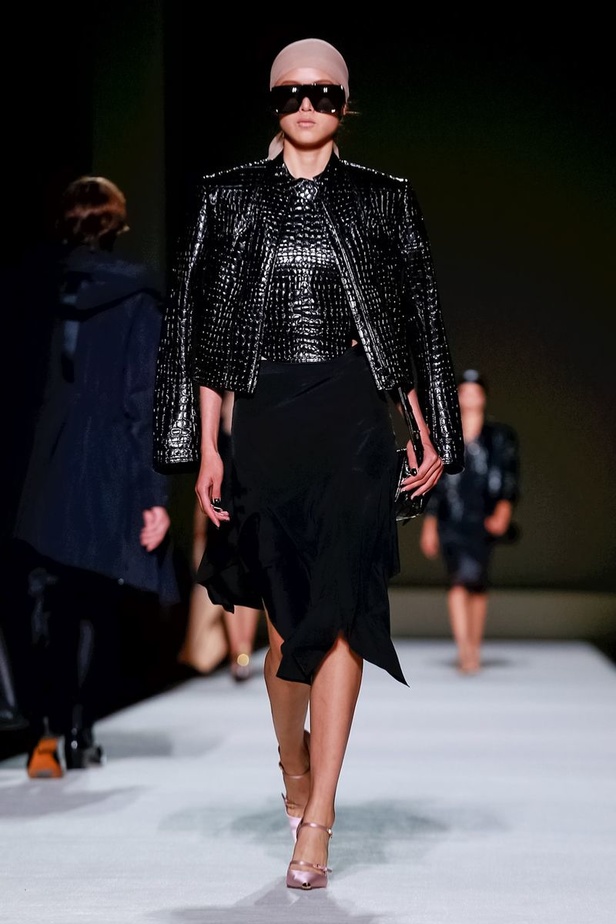 توم فورد يفتتح أسبوع الموضة النيويوركي بعرض كلاسيكي فاخر