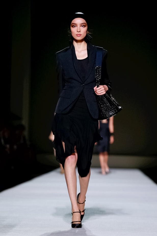 توم فورد يفتتح أسبوع الموضة النيويوركي بعرض كلاسيكي فاخر