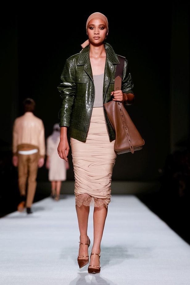 توم فورد يفتتح أسبوع الموضة النيويوركي بعرض كلاسيكي فاخر