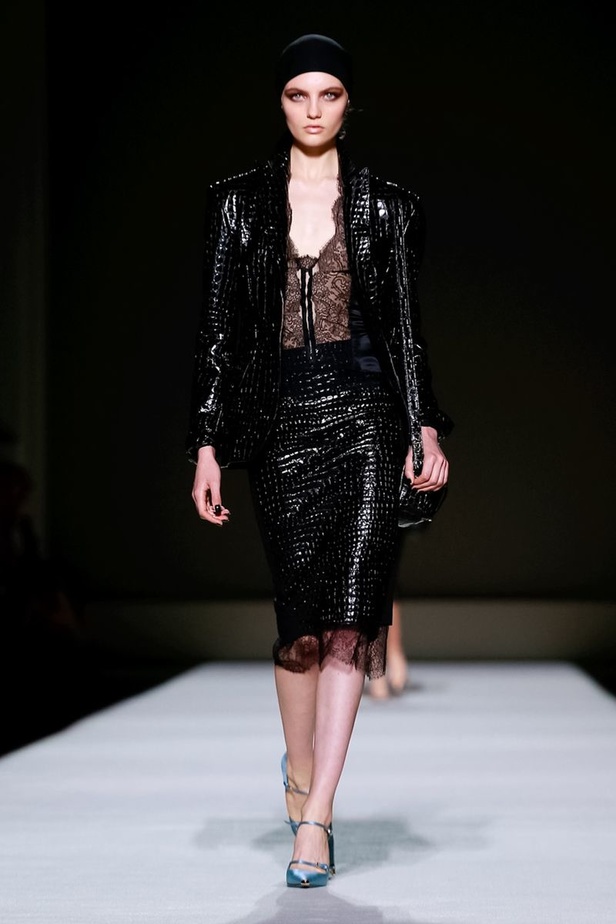 توم فورد يفتتح أسبوع الموضة النيويوركي بعرض كلاسيكي فاخر