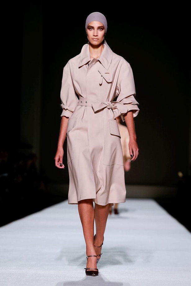 توم فورد يفتتح أسبوع الموضة النيويوركي بعرض كلاسيكي فاخر