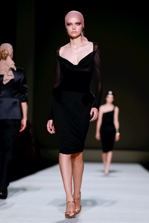 توم فورد يفتتح أسبوع الموضة النيويوركي بعرض كلاسيكي فاخر