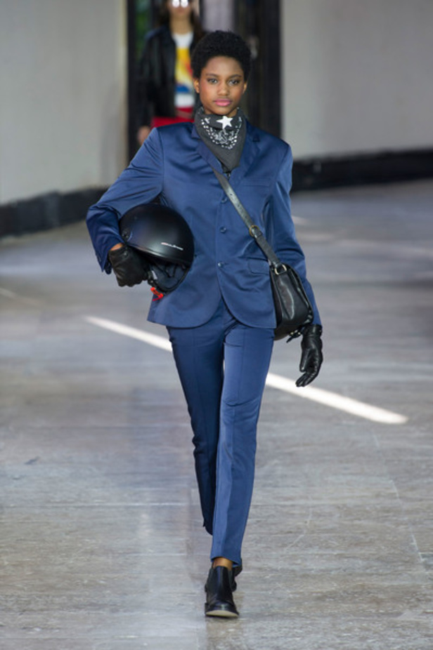 مجموعة AGNES B لموسم ربيع وصيف 2017