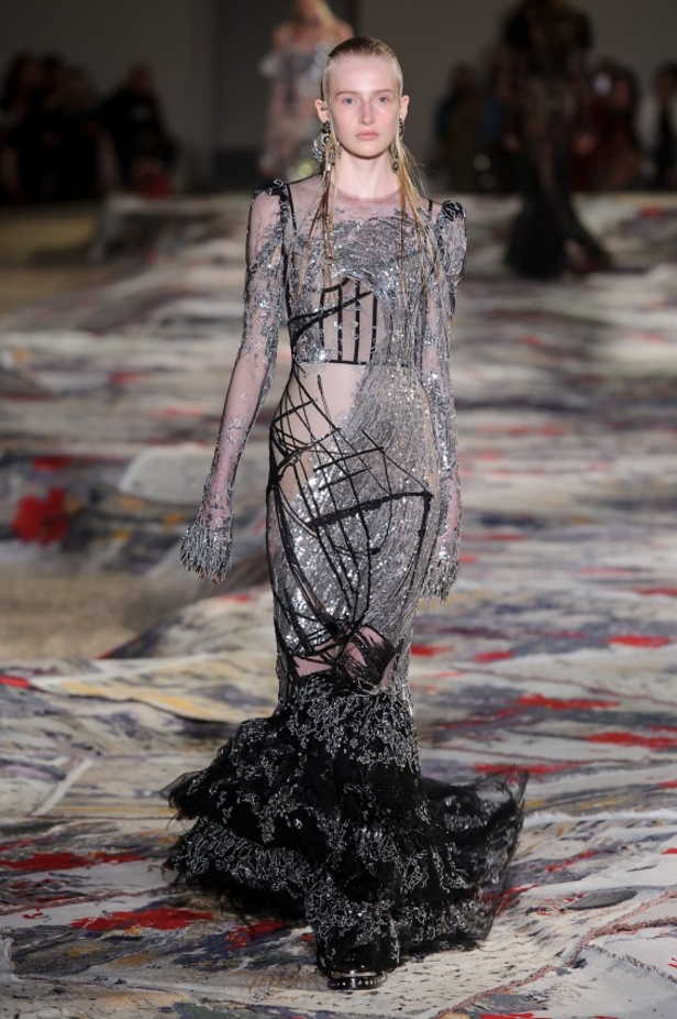 مجموعة “الكسندر مكوين” لموسم ربيع وصيف 2017