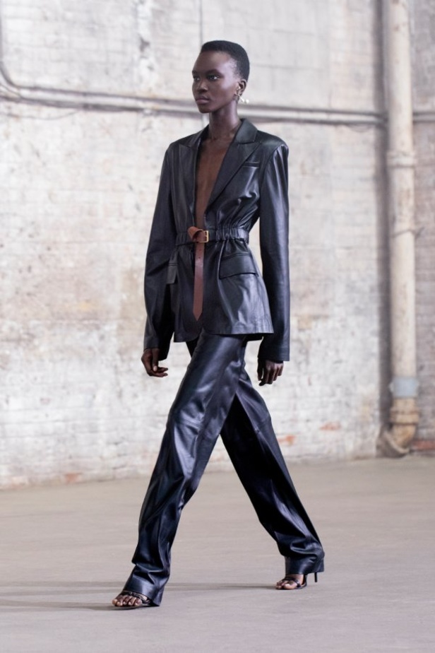 عرض ازياء التوزارا ALTUZARRA لربيع وصيف 2021 من أسبوع الموضة في باريس