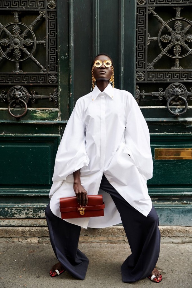 عرض ازياء مجموعة Schiapparelli لربيع وصيف 2021 من أسبوع الموضة في باريس