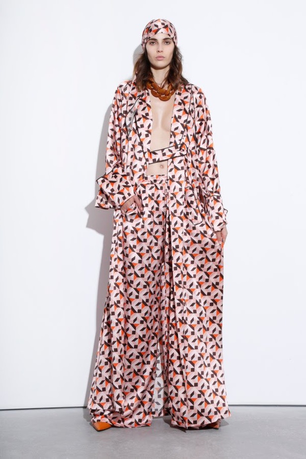 عرض ازياء مجموعة Kristina Fidelskaya لموسم ربيع وصيف 2021