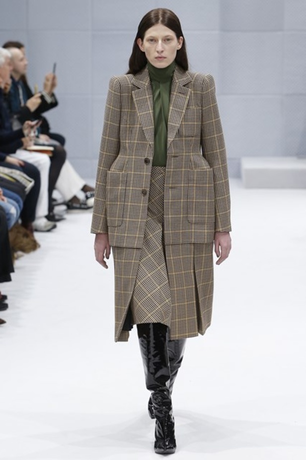 مجموعة دار "بالنسياغا" لموسم خريف وشتاء 2016-2017