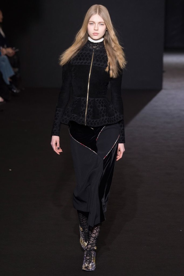 عرض رولاند موريت لخريف وشتاء 2016-2017