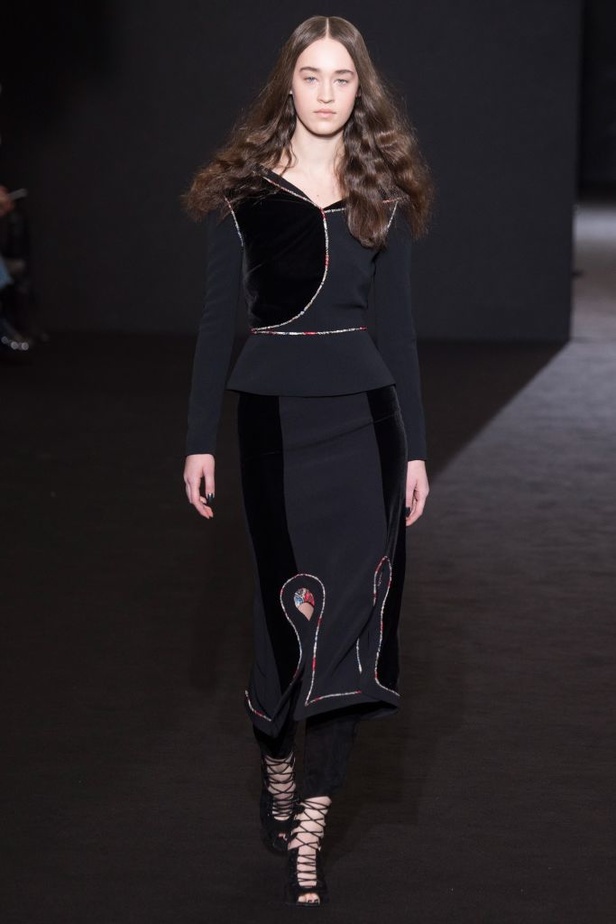 عرض رولاند موريت لخريف وشتاء 2016-2017