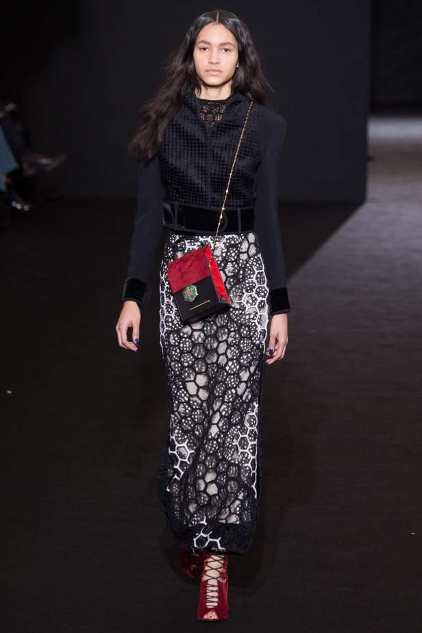 عرض رولاند موريت لخريف وشتاء 2016-2017