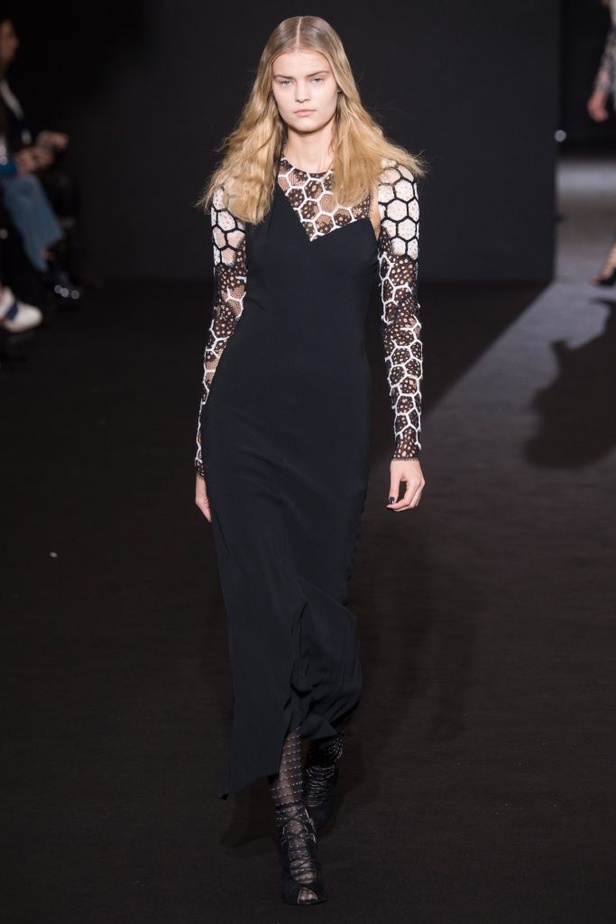 عرض رولاند موريت لخريف وشتاء 2016-2017